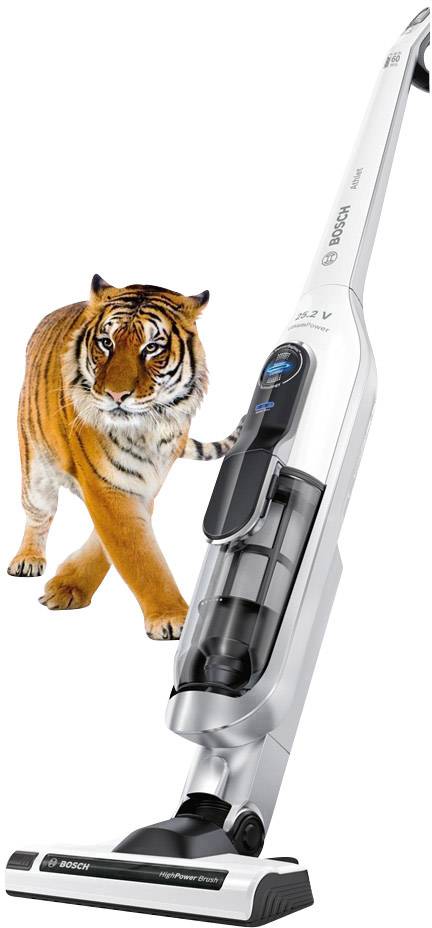 Ein weißer kabelloser Staubsauger steht vertikal, während ein Tiger im Hintergrund zu sehen ist. Die Marke des Staubsaugers ist erkennbar.