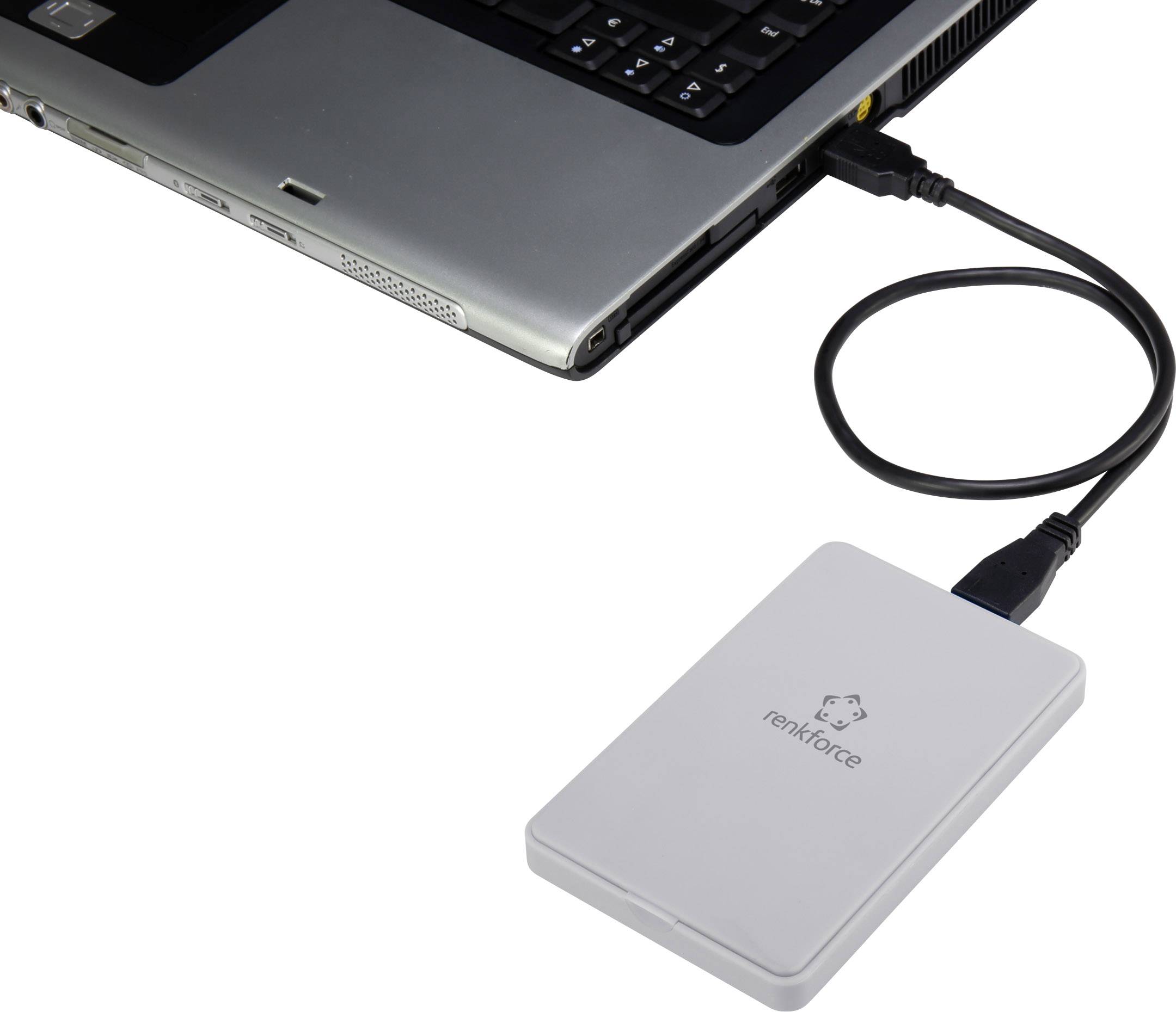 Externe Festplatte mit USB-Kabel verbunden mit einem Laptop. Das Gerät bietet zusätzlichen Speicherplatz für Daten.