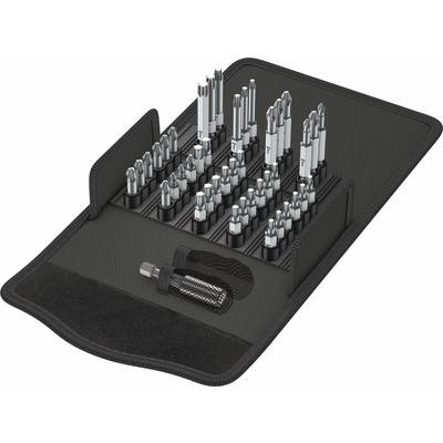 Ein geöffneter Werkzeugkoffer mit mehreren Reihen von Metallbits in verschiedenen Größen, organisiert und bereit zur Verwendung.
