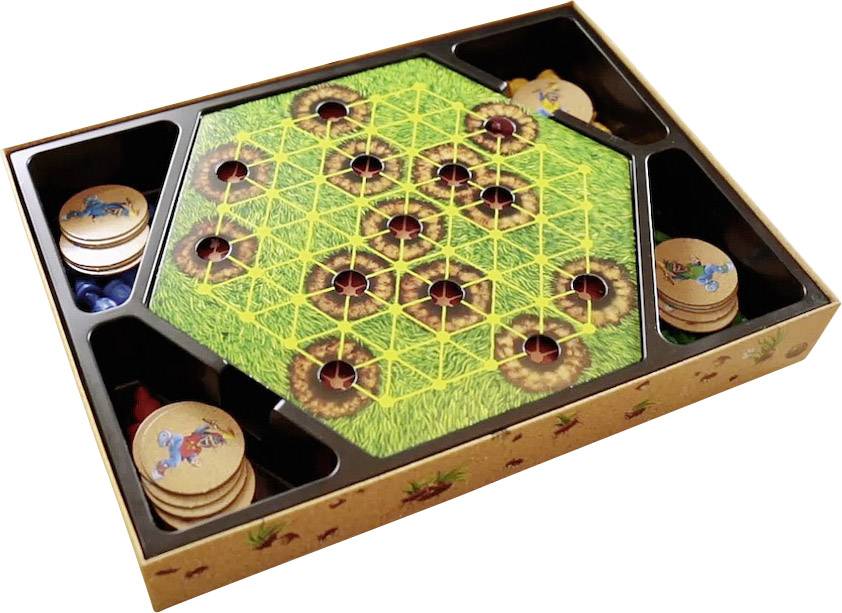 Brettspiel mit sechseckigem Spielfeld, runden Vertiefungen und Spielsteinen. Das Spielfeld ist grün mit einer Rasterstruktur.