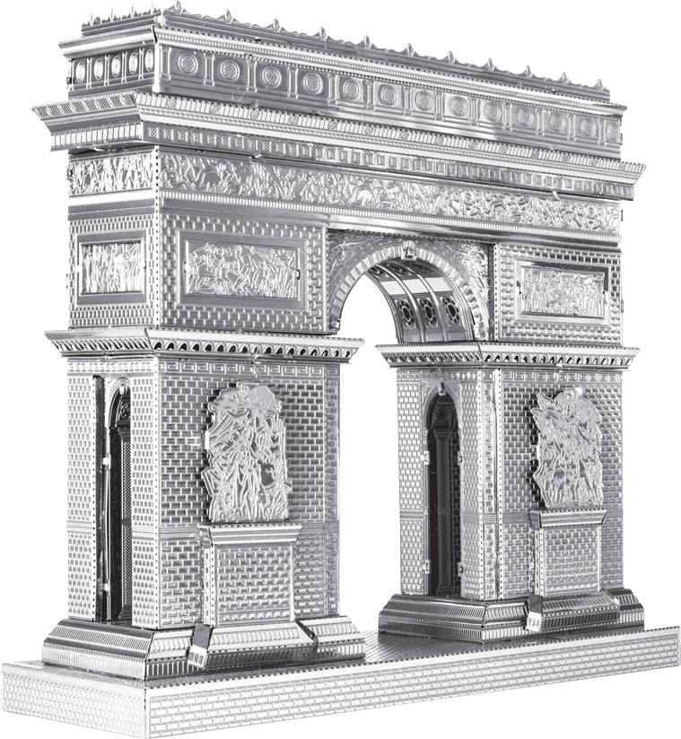 Ein silbernes Modell des Arc de Triomphe mit detaillierten Verzierungen und Reliefs, symbolisiert historische Architektur und erinnert an Pariser Denkmäler.