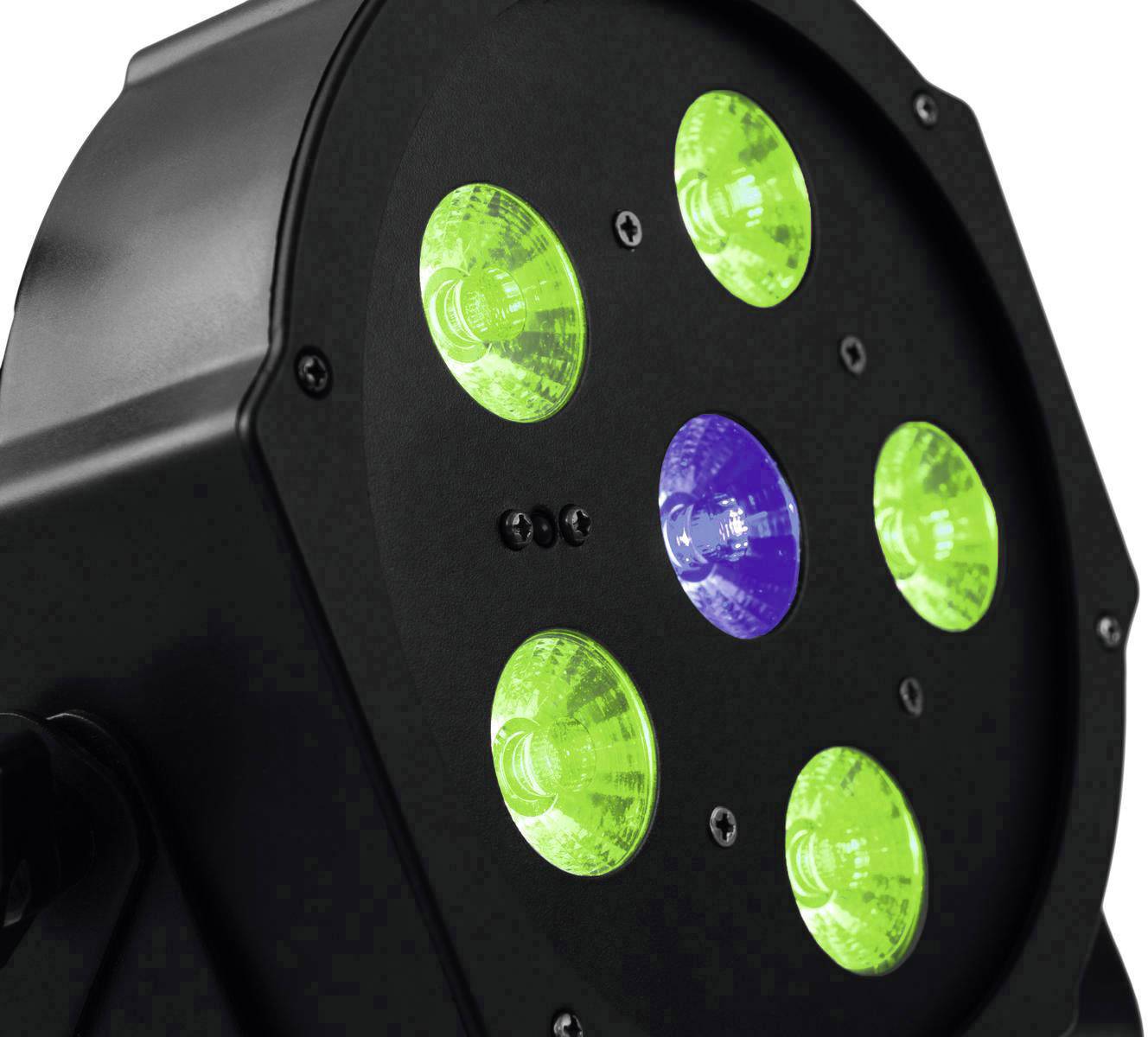 Ein LED-Scheinwerfer mit sechs Linsen: fünf leuchten grün und eine blau. Ideal für Bühnenbeleuchtung oder Veranstaltungen.