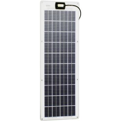 Solarmodul mit rechteckigen Photovoltaikzellen, schwarzem Anschlusskasten und Kabel oben.