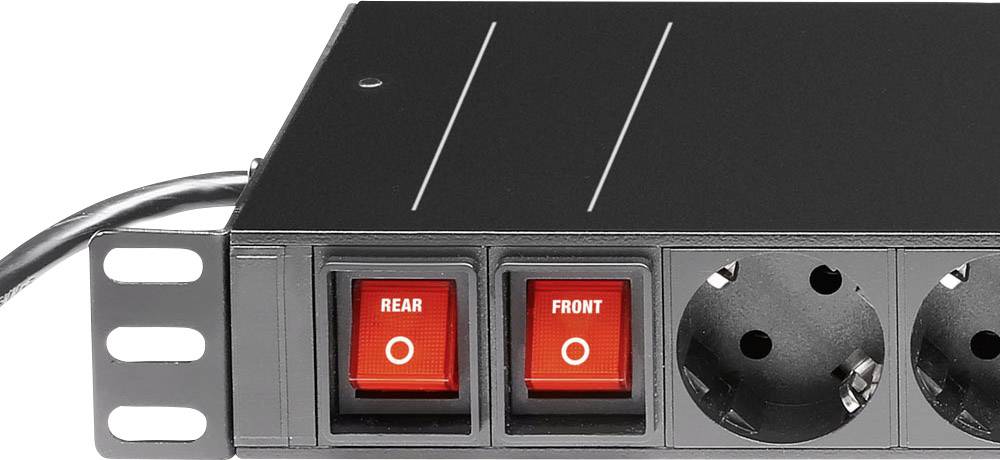 Schwarze Steckerleiste mit zwei roten Kippschaltern, beschriftet mit 'REAR' und 'FRONT', und mehreren Steckdosen an der Seite.