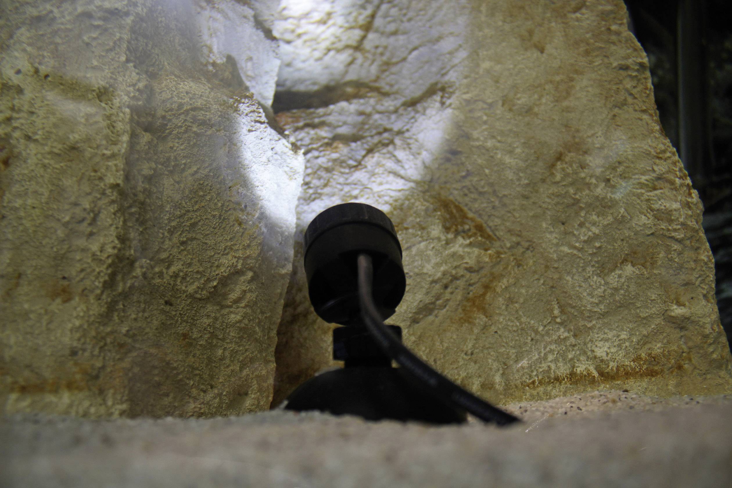 Wasserdichter LED-Strahler für den Teichboden