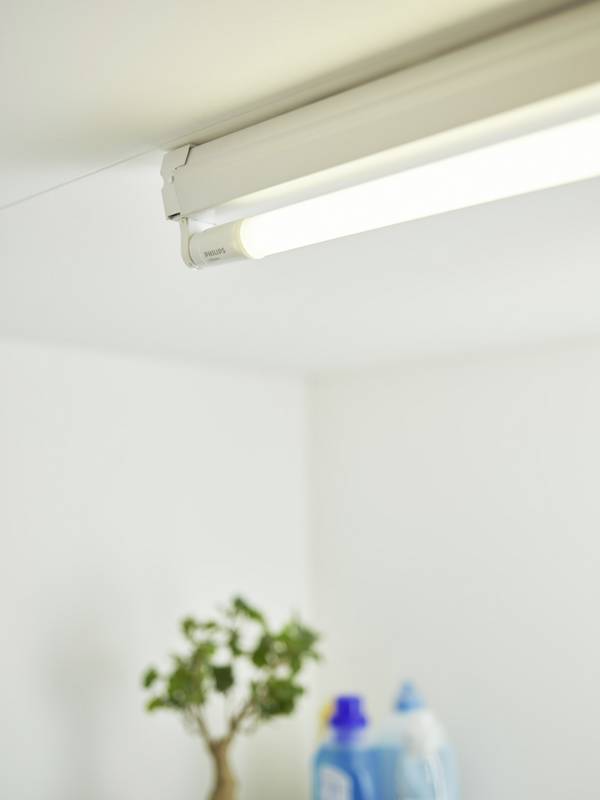 Philips LED LED EEK: F (A - G) G13 Röhrenform  VVG, KVG 8 W = 18 W Neutralweiß (Ø x L) 28 mm x 600 mm  1 St.