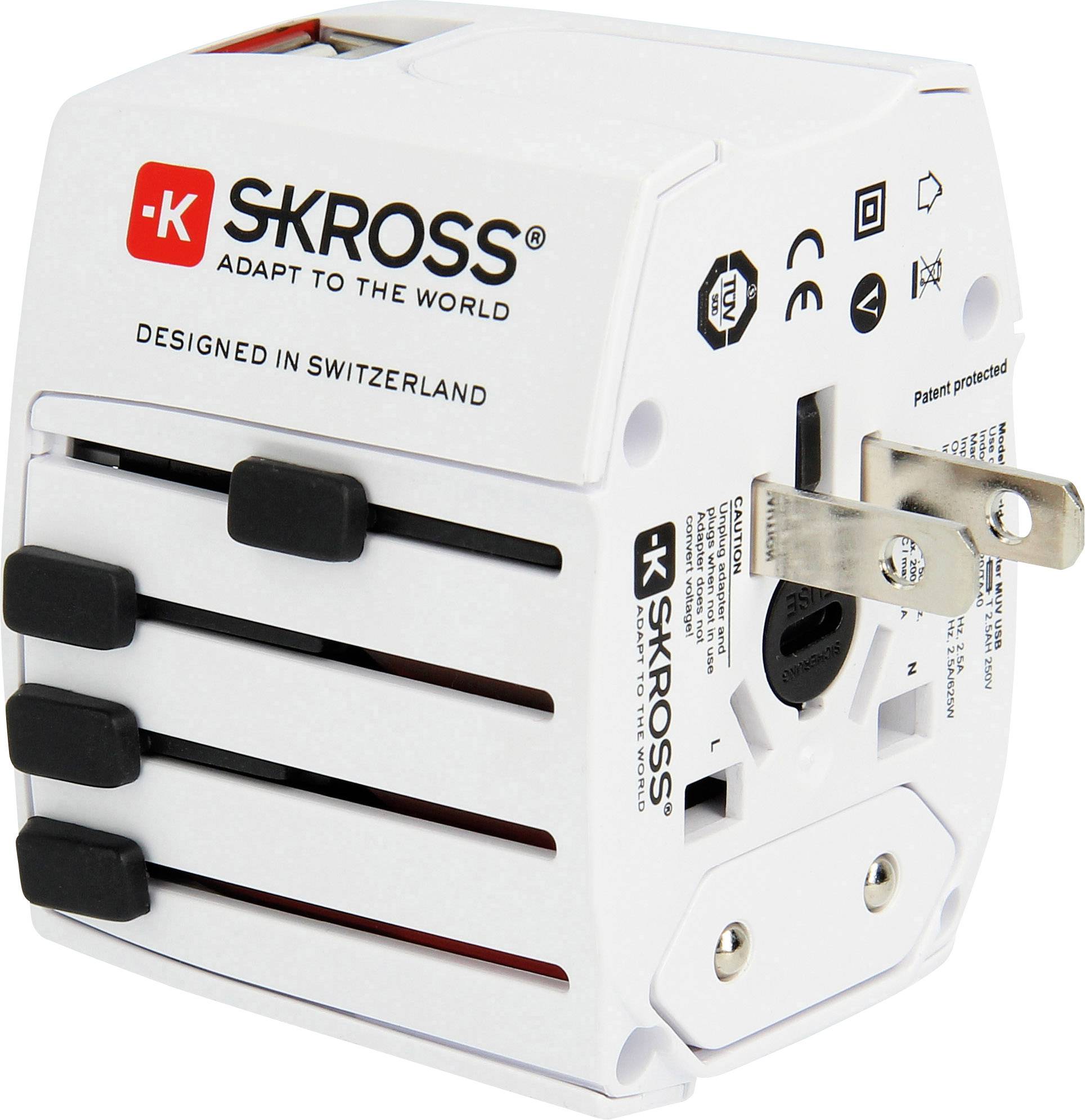 Ein weißer Reiseadapter der Marke Skross mit mehreren Steckdosen und schwarzen Steckern, geeignet für internationale Steckverbindungen.