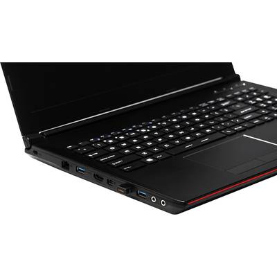 Ein schwarzer Laptop mit einer geöffneten Tastatur, verschiedenen Anschlüssen auf der linken Seite, einschließlich USB und HDMI.