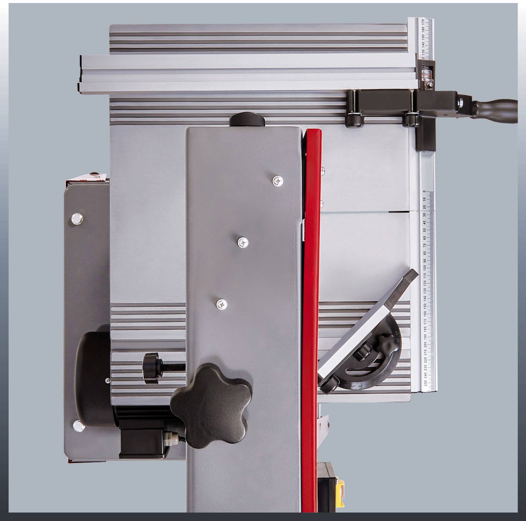 Seitliche Ansicht einer Tischsäge mit stufenlos einstellbarer Neigung und Führungsschiene für präzise Holzschnitte.