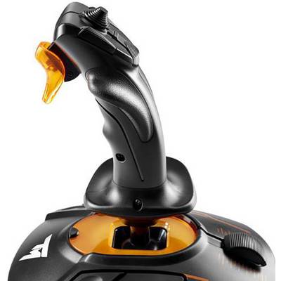 Ein schwarzer Joystick mit einem orangefarbenen Hebel. Er besitzt mehrere Tasten und ist für Gaming oder Flugsimulationen geeignet.