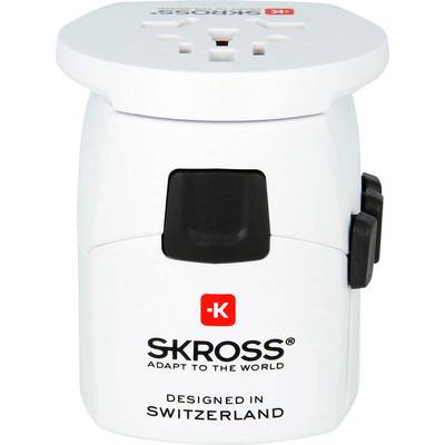Ein weißer Reisesteckeradapter der Marke Skross, geeignet für verschiedene Steckdosen. Markierung: 'Designed in Switzerland'.