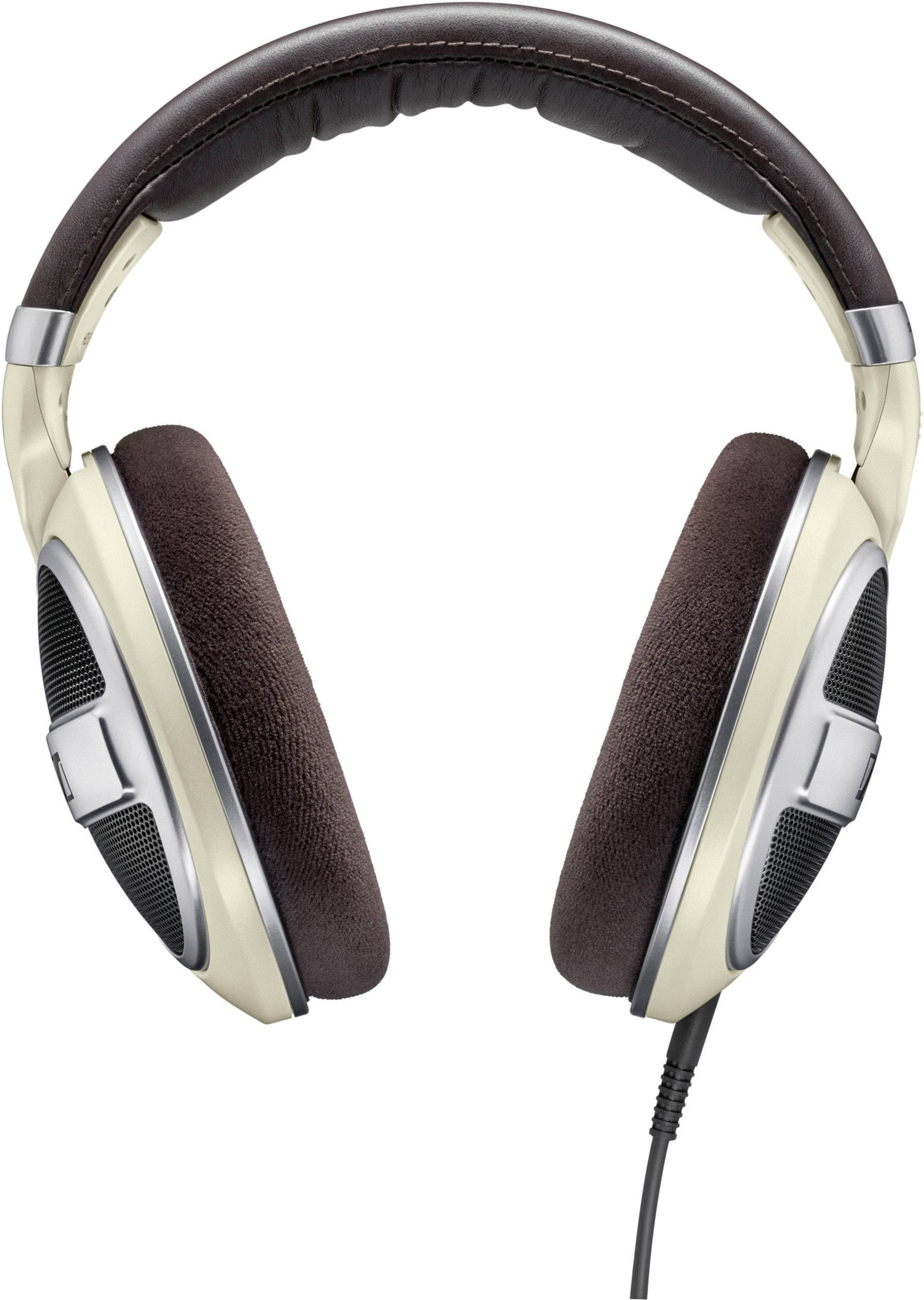 Ein Paar Over-Ear-Kopfhörer mit braunen Ohrmuscheln und einem Kabel unten, vor einem weißen Hintergrund.