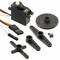 Ein schwarzes Servo-Motor-Kit mit mehreren Armaufsätzen und Schrauben für robotische oder mechanische Anwendungen.