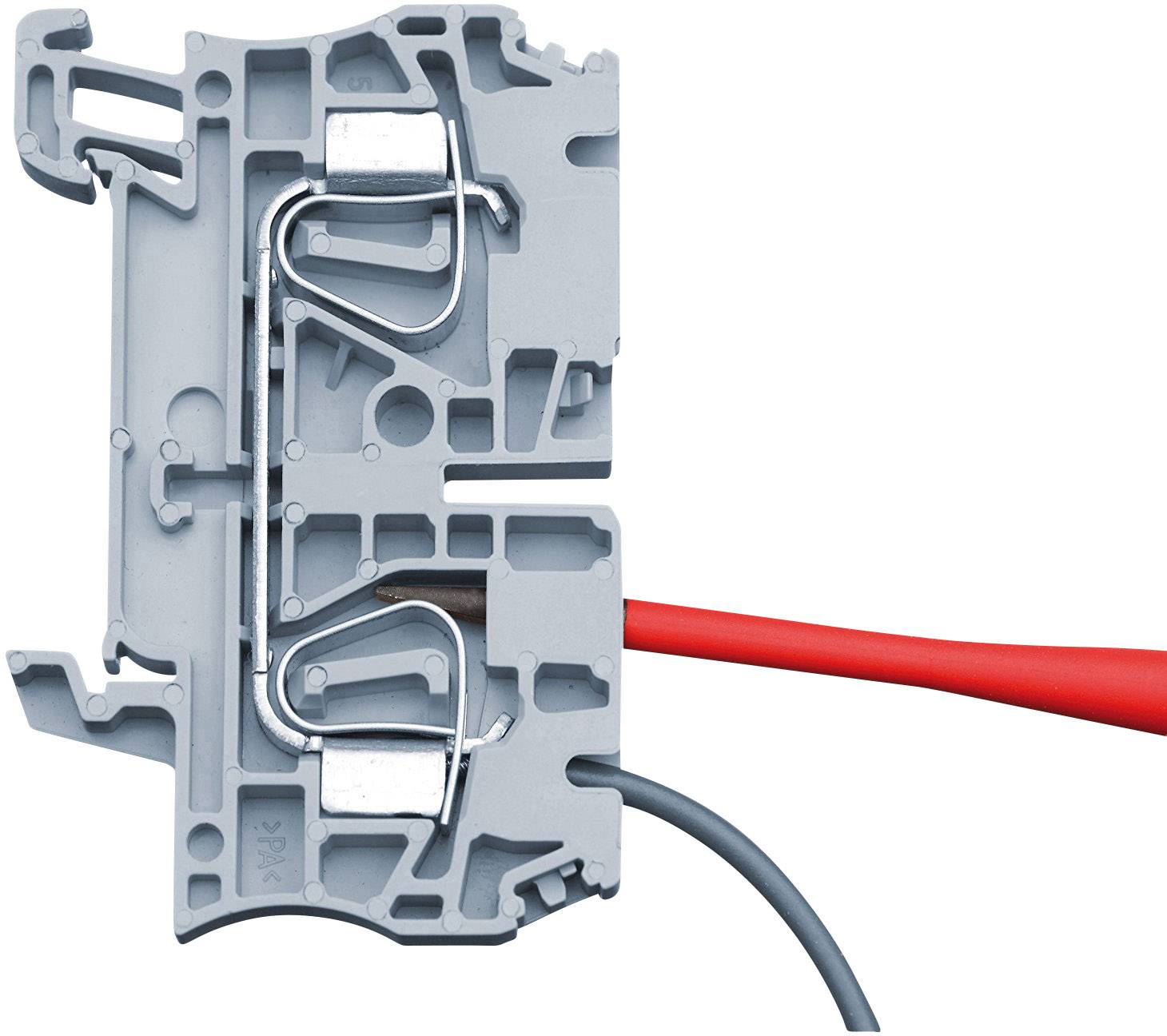 Ein grauer elektrischer Klemmenblock mit zwei Kontakten. Ein rotes und ein graues Kabel sind jeweils an den Kontakten angebracht.