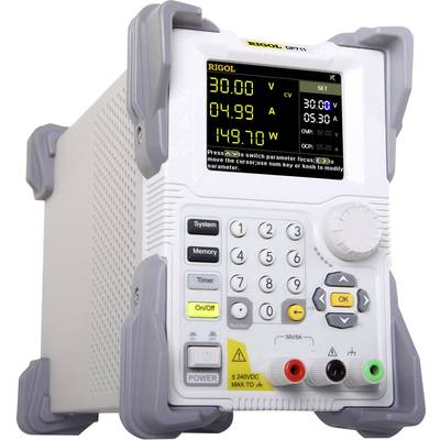 Elektronisches Labornetzgerät mit digitaler Anzeige zeigt Werte für Spannung, Stromstärke und Leistung. Bedienknöpfe und Anschlüsse vorne sichtbar.
