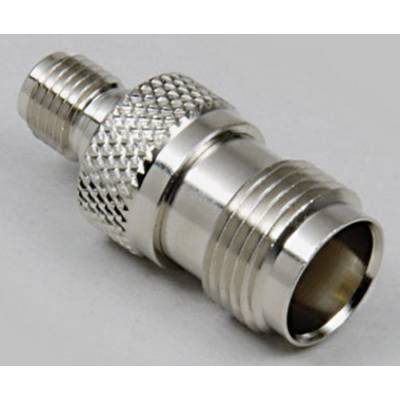 Ein silberner Metalladapter mit gerändelter Oberfläche und zwei verschiedenen Anschlussenden für technische Verbindungen.