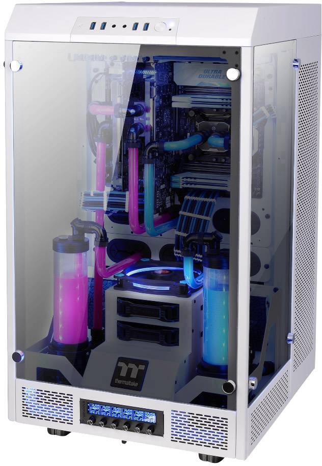 Ein moderner PC-Tower mit transparentem Gehäuse, zeigt bunte Flüssigkeitskühlungen in Blau und Pink, ausgeklügeltes Design innen.