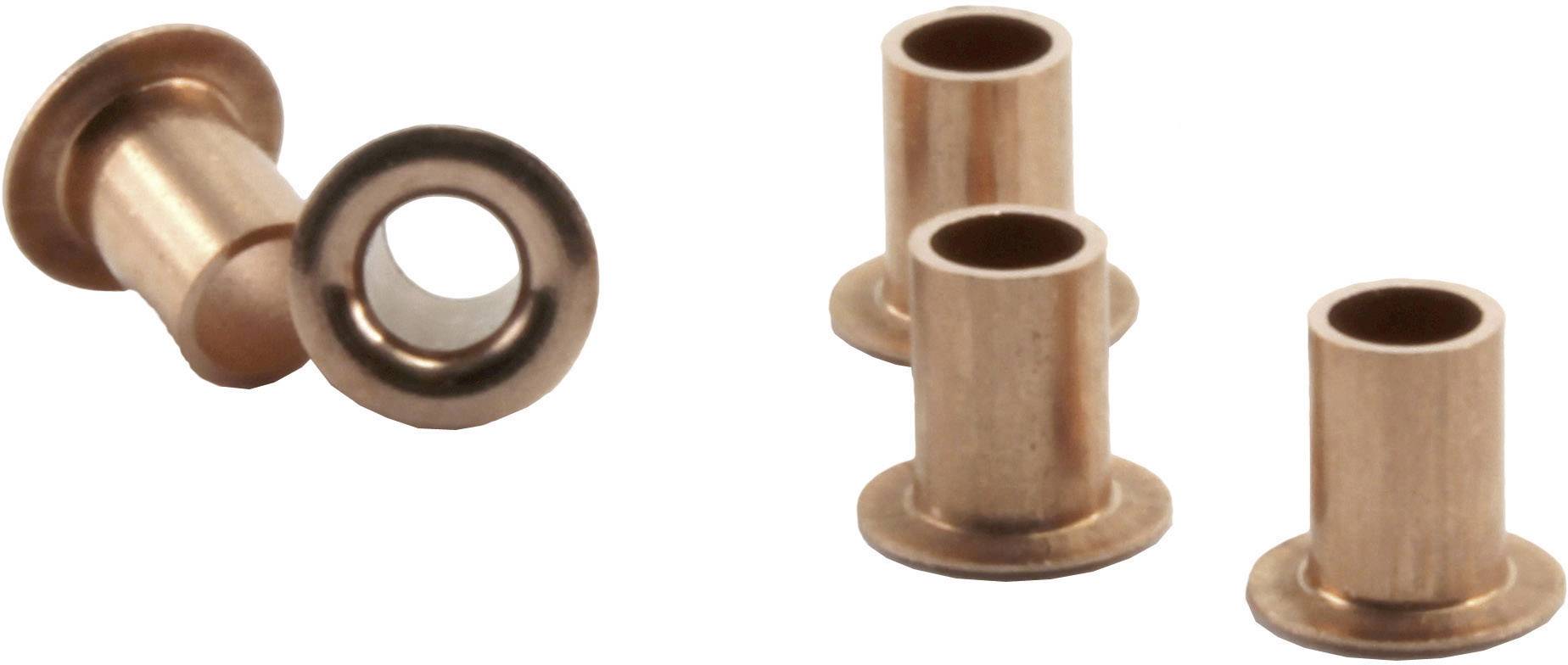 Vier kleine Kupfernieten auf weißem Hintergrund, drei stehend, eine liegend. Sie werden für Anwendungen in der Mechanik verwendet.