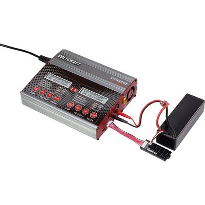 Ladegerät mit Display zeigt Ladeinformationen. Verbundene Batterie wird geladen. Marke 'Voltcraft'.