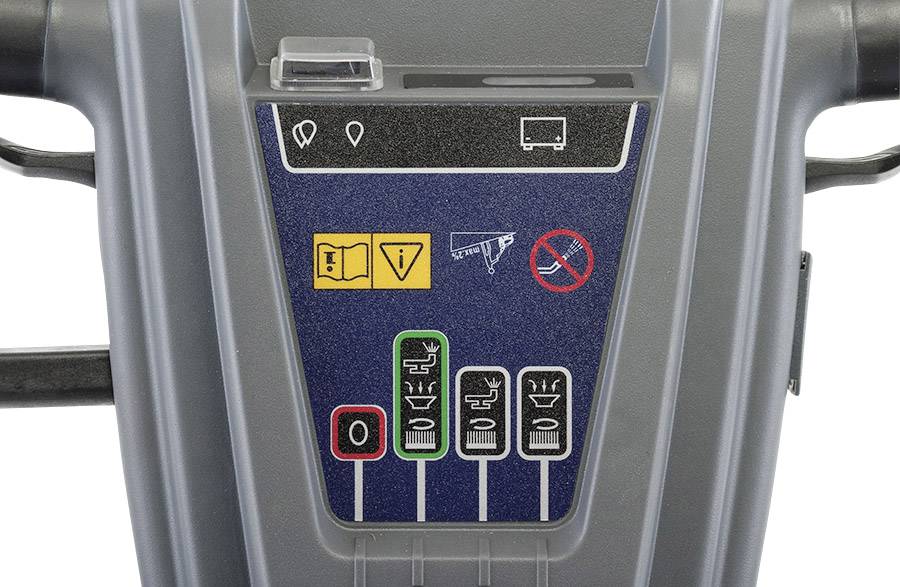 Bedienfeld eines elektrischen Rollstuhls mit Symbolen für Geschwindigkeitseinstellung und Warnhinweise.