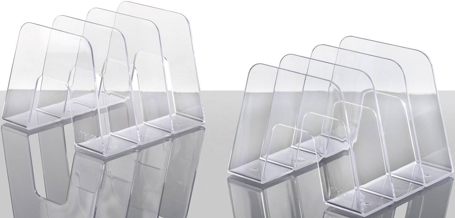 Zwei transparente, vertikale Buchstützen aus Kunststoff stehen nebeneinander auf einem Tisch und reflektieren auf der glänzenden Oberfläche.