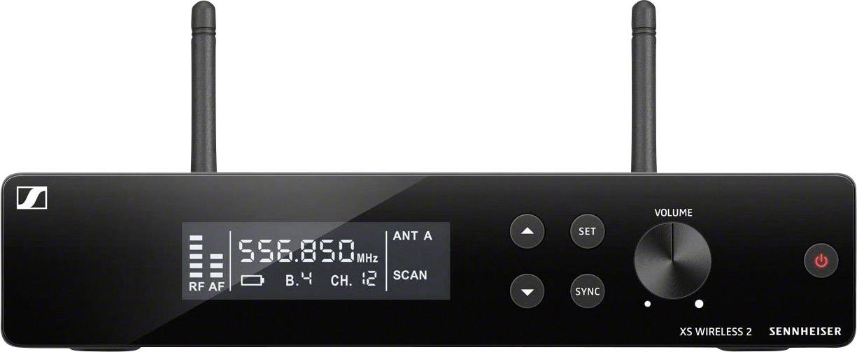 Ein schwarzer drahtloser Mikrofonempfänger mit zwei Antennen und einem digitalen Display, das die Frequenz 556,850 MHz anzeigt.