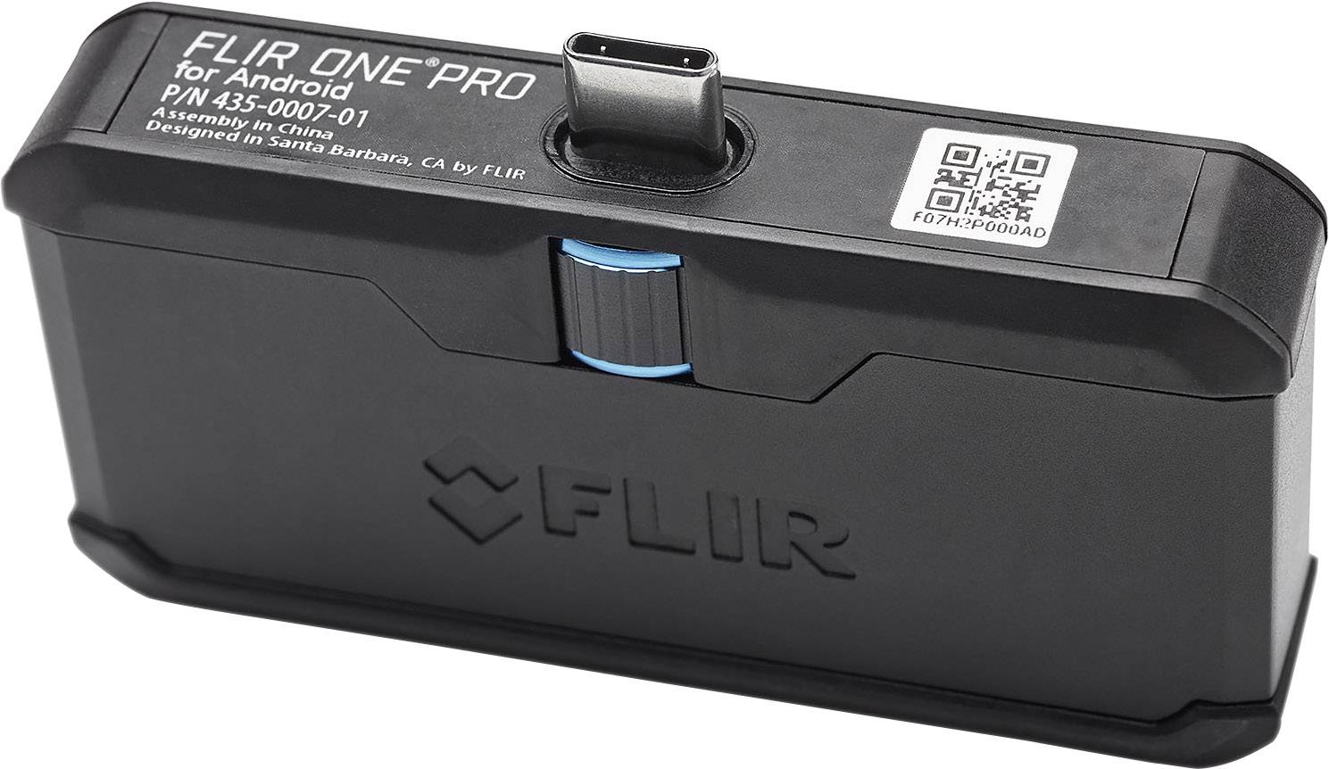 Wärmebildkameraaufsatz 'FLIR ONE Pro' für Android mit USB-C-Stecker und QR-Code, zur Messung von Temperaturunterschieden.
