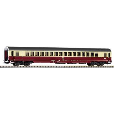 Ein roter und cremefarbener Personenwagen der Deutschen Reichsbahn. Das Modell zeigt Details wie Fenster und Beschriftung.
