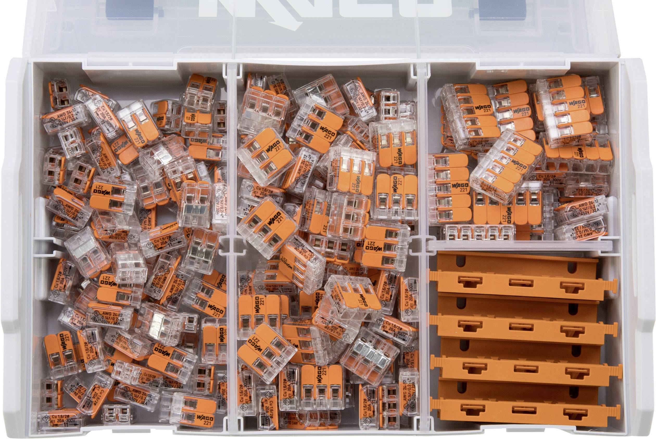 Aufbewahrungsbox mit vielen orangenen WAGO-Klemmen in drei Fächern, rechteckigen Verteilerblöcken in einem vierten Fach, für elektrische Verbindungen.