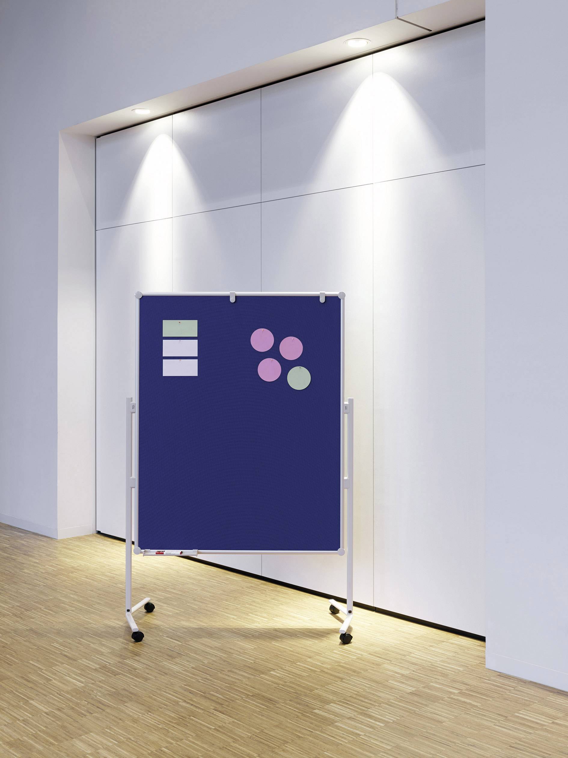Maul Moderationstafel MAULpro (B x H) 120 cm x 150 cm Textil Blau Inkl. Ablageschale, Inkl. Rollen, Inkl. Blockhalter, b-1