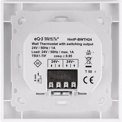 Ein Wandthermostat mit Schaltausgang. Beschriftet mit '24V/50Hz/1A', Herstellerinformationen, und einem Schaltschema.