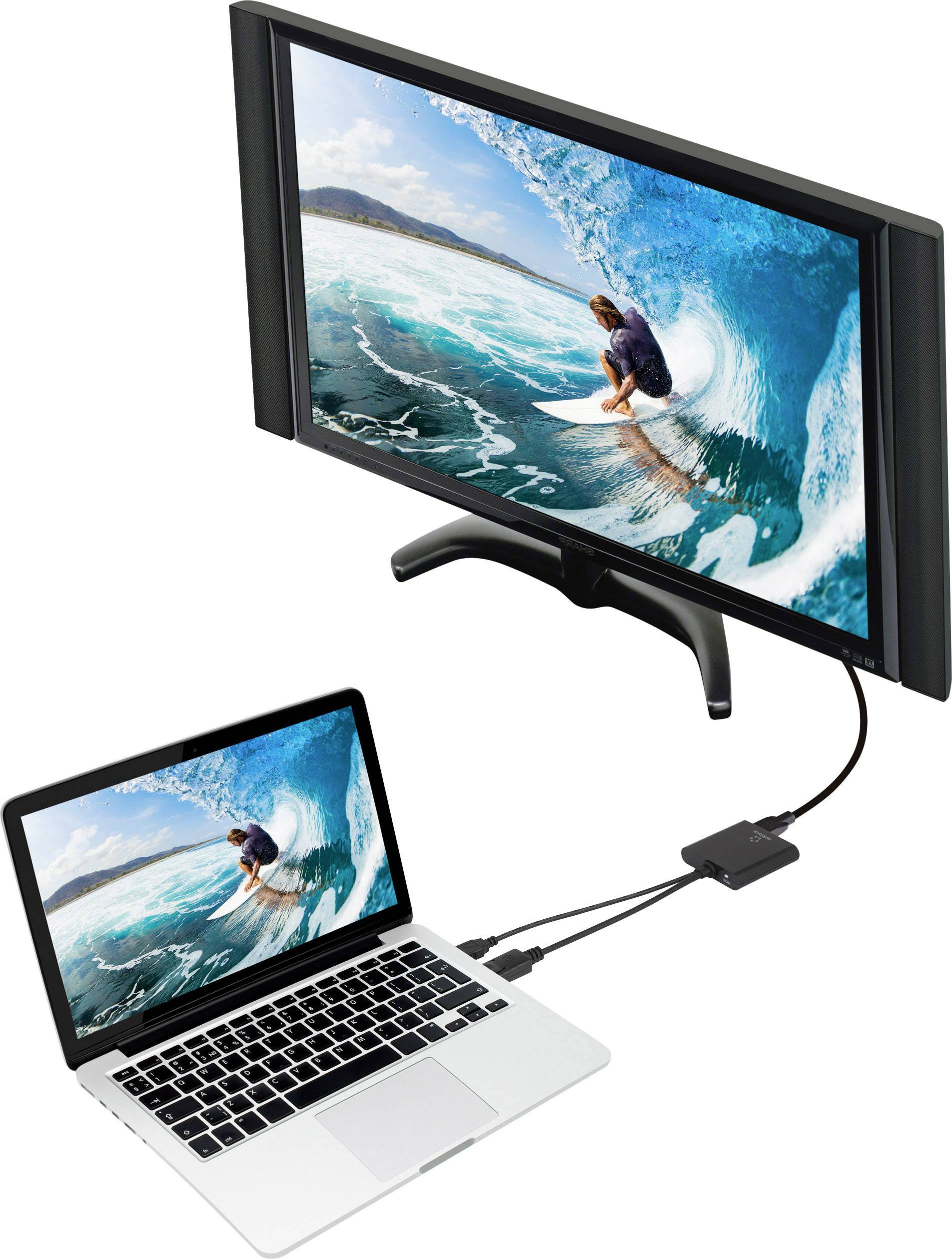 Ein Laptop ist über ein Kabel mit einem großen Monitor verbunden. Auf beiden Bildschirmen wird ein Surfer auf einer großen Welle gezeigt.