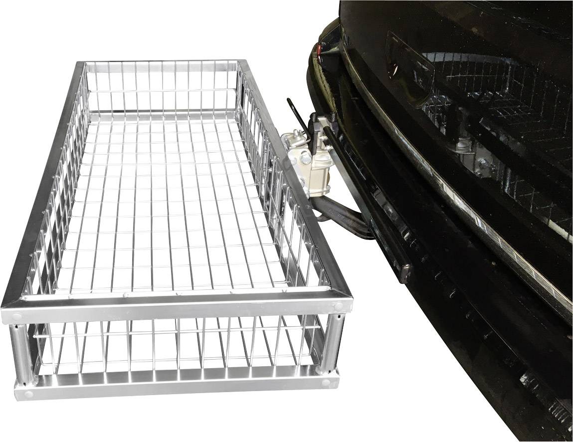 Metallkorbhalterung an einem Fahrzeug montiert, zeigt eine praktische Lösung für den Transport oder die Lagerung von Gegenständen.