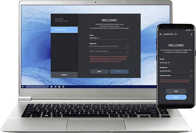Ein Laptop und ein Smartphone zeigen beide den Einrichtungsvorgang für eine Samsung Portable SSD mit Anweisungen auf dem Bildschirm.