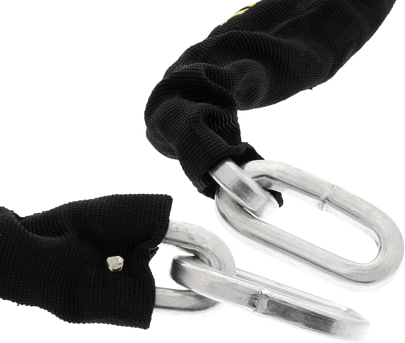 Nahaufnahme einer dicken, silbernen Kette in einem schwarzen, stoffartigen Überzug. Die Kette ist in einem Glied offen.