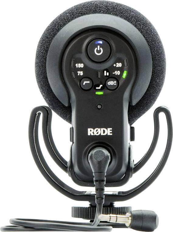 Ein schwarzes Rode-Mikrofon mit Kabel und Schaumstoffschutz auf einer Halterung, geeignet für Audioaufnahmen.