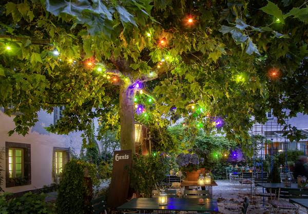 Konstsmide 2379-500 Party-Lichterkette  Außen  netzbetrieben Anzahl Leuchtmittel 180 LED Warmweiß Beleuchtete Länge: 9.5 m
