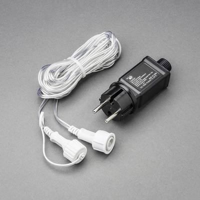 'Schwarzer Netzstecker mit langem, weißem Kabel und Steckverbinder, auf grauem Hintergrund liegend.'