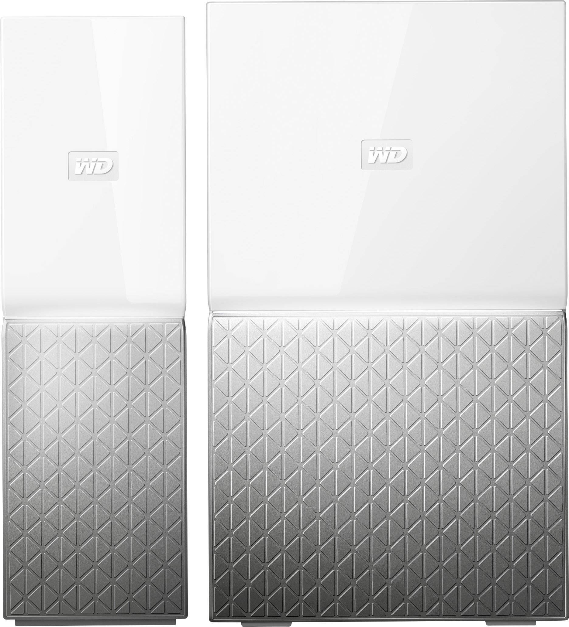 Zwei externe Festplatten von WD mit weißem Gehäuse und silbernem Diamantmuster. Die Marke 'WD' ist auf der Oberseite sichtbar.