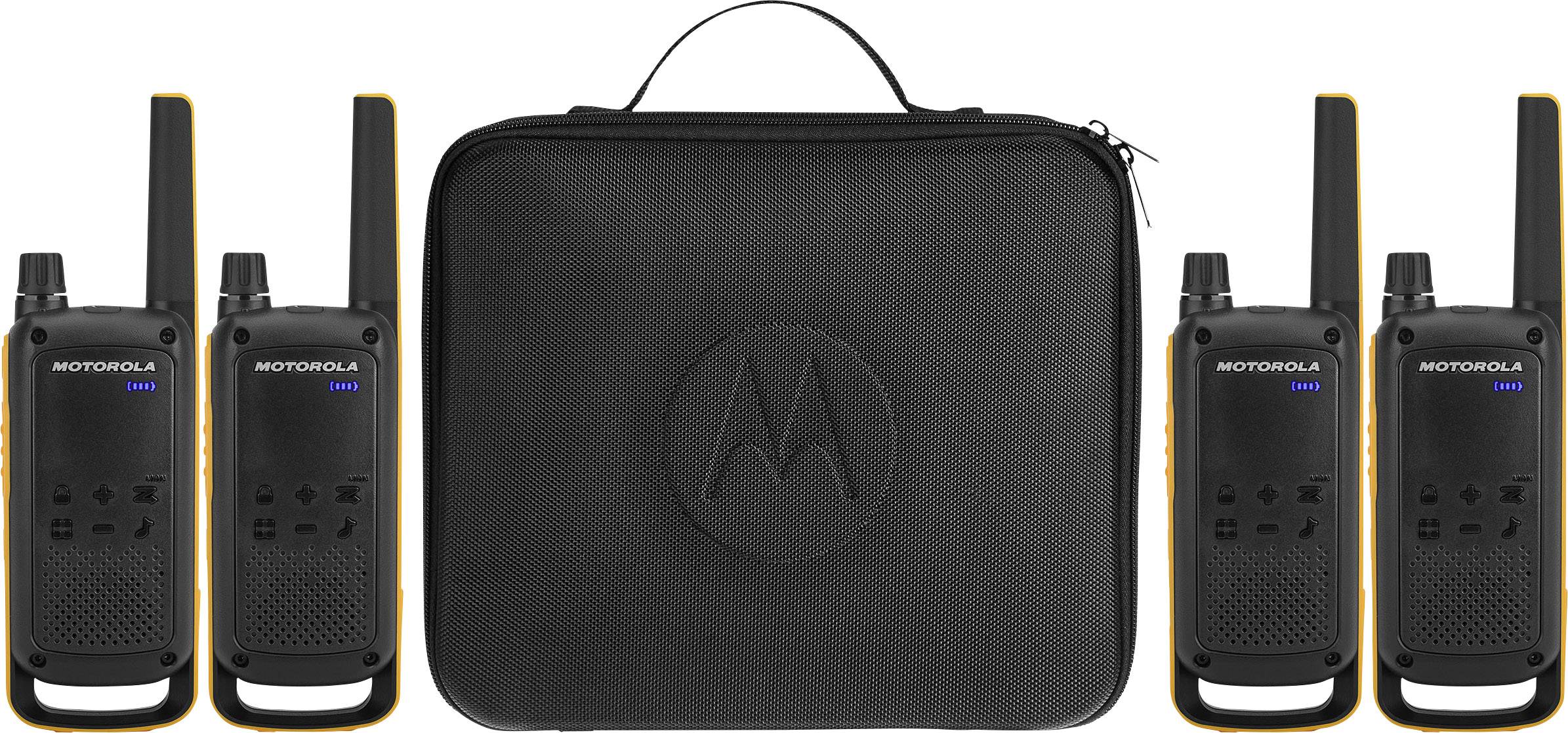 Vier schwarze Funkgeräte neben einer schwarzen Tasche mit Reißverschluss. Die Geräte sind für Kommunikation über kurze Distanzen gedacht.