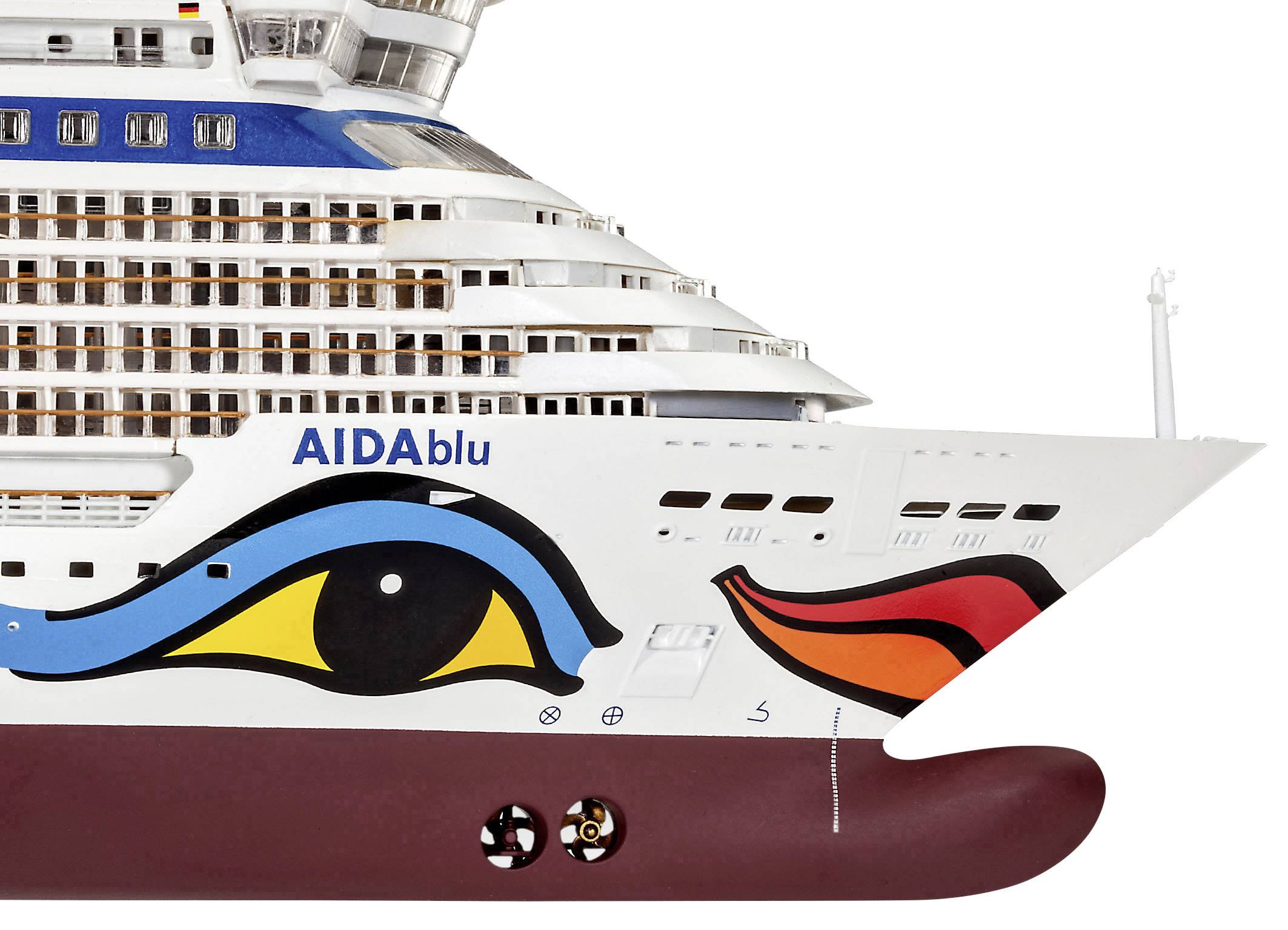 Ein Kreuzfahrtschiff von AIDA mit markanten Augen und Lippen auf dem Bug.