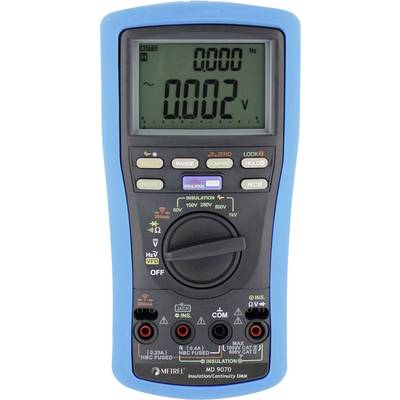 Ein digitales Multimeter zeigt auf einem Display den Messwert '0,002 V'. Es hat mehrere Tasten und Drehknöpfe zur Bedienung.