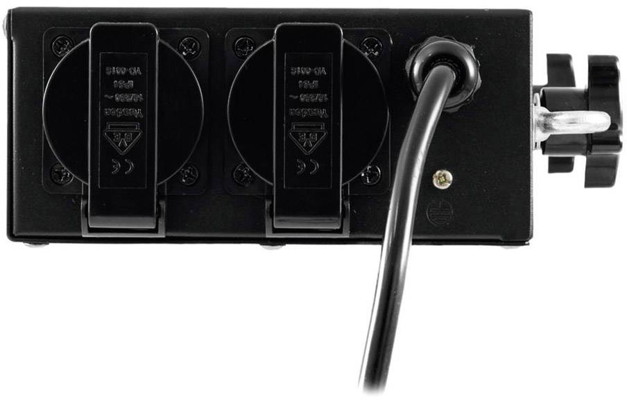 Ein schwarzes Steckdosenmodul mit zwei Steckplätzen und Schutzklappen, verbunden über ein schwarzes Kabel, vor einem weißen Hintergrund.