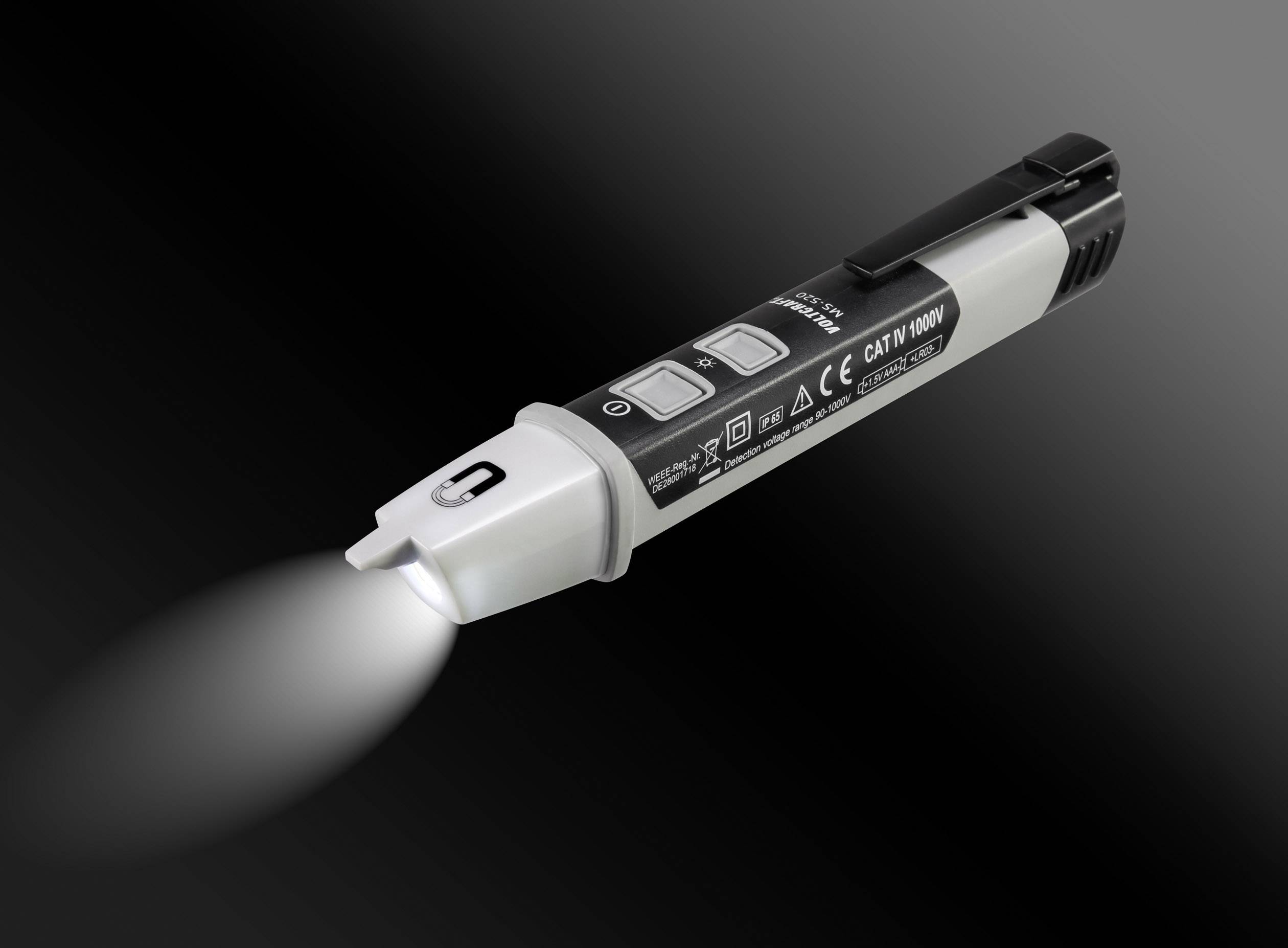 Ein berührungsloser Spannungsprüfer mit Taschenlampe, schwarzes Gehäuse, leuchtet auf, zeigt Bereitstellung elektrischer Sicherheitsmessungen.