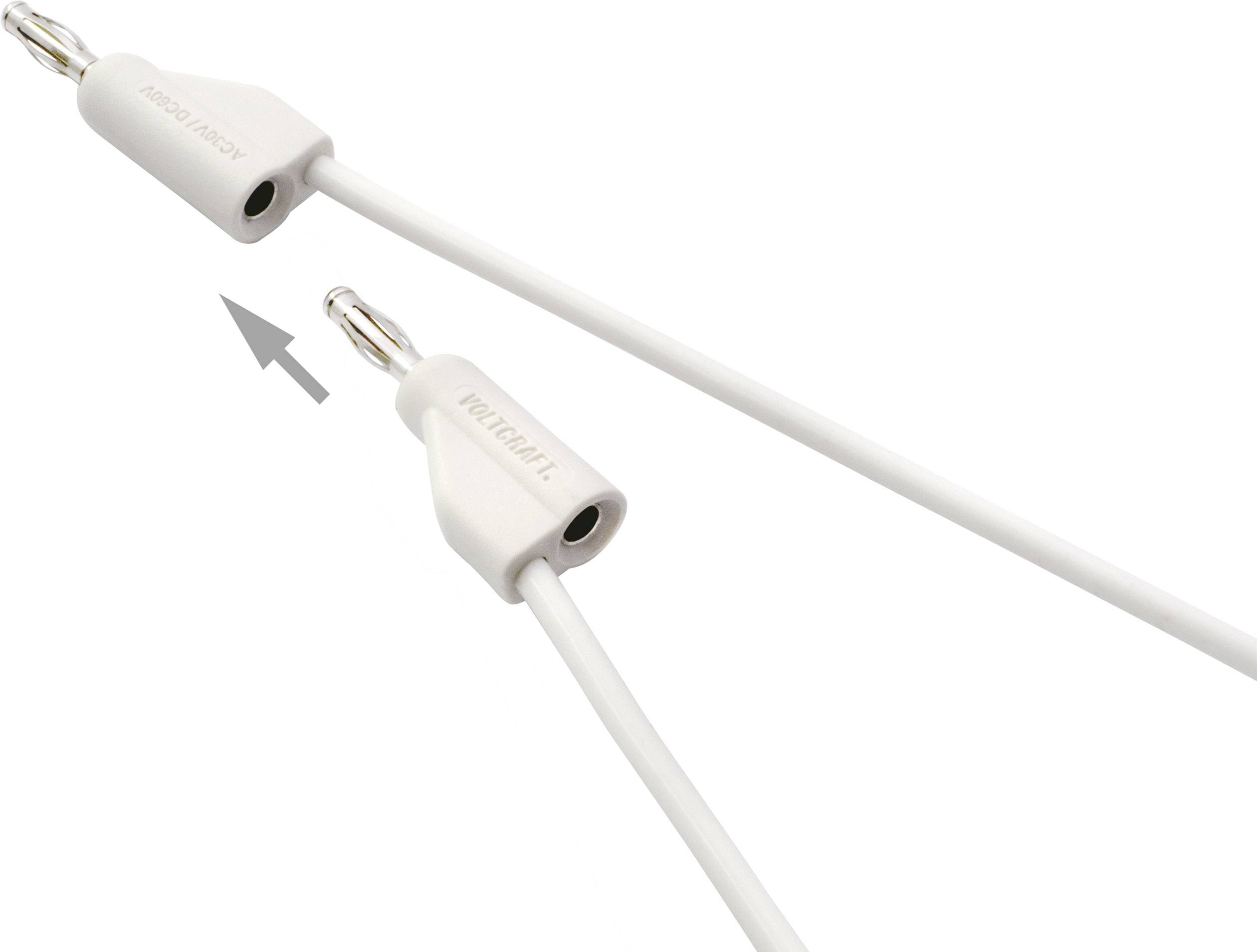 Zwei weiße Kabel mit Steckern an den Enden; das obere Kabel zeigt auf das untere mit einem Pfeil, der eine Verbindung andeutet.