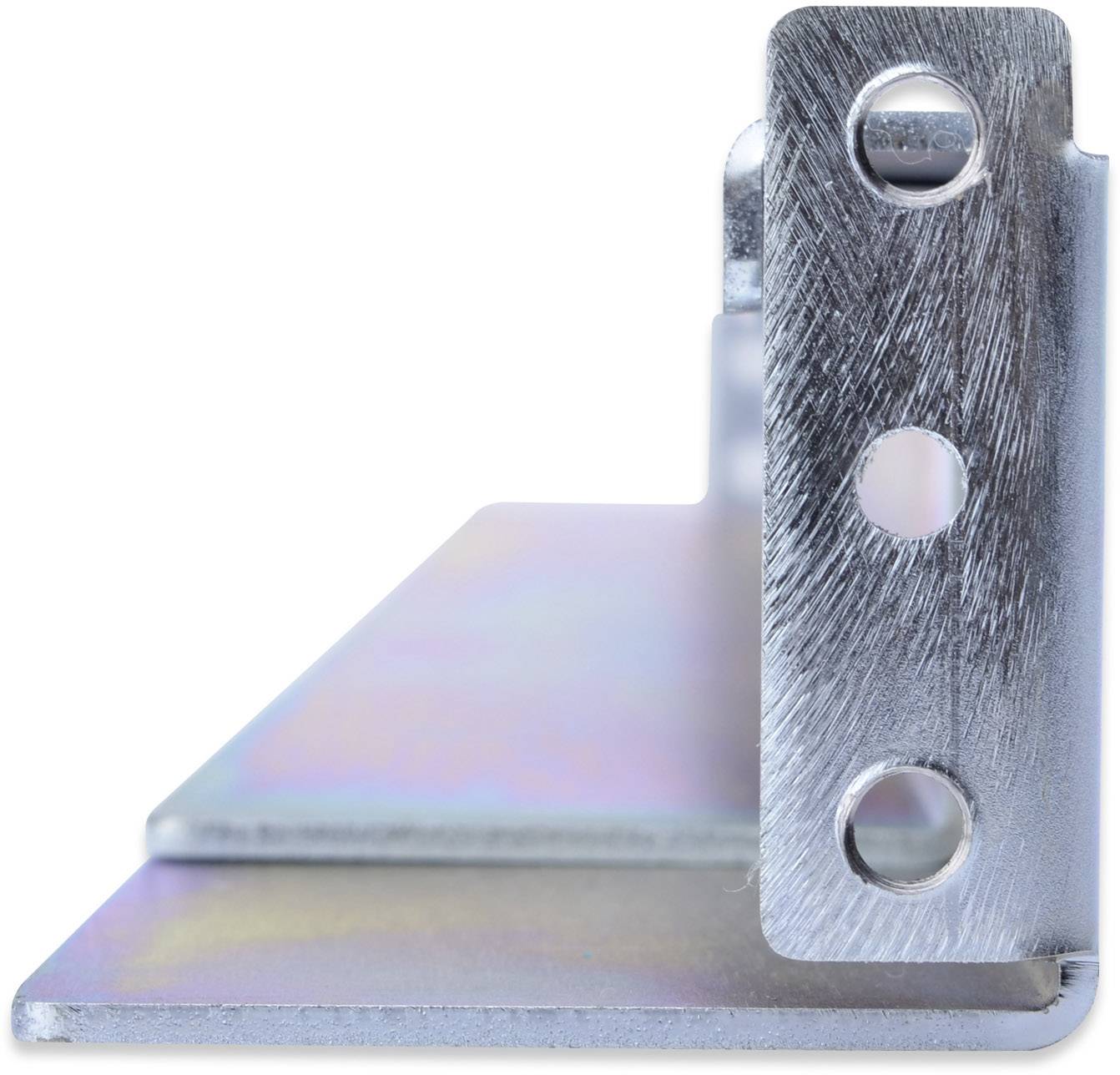 Metallwinkelstück mit drei Bohrlöchern, das wahrscheinlich zur Befestigung oder Stabilisierung von Konstruktionen dient.