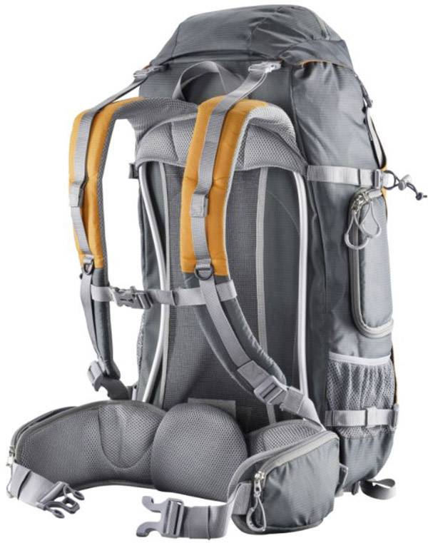 Grauer Wanderrucksack mit orangenen Trägern und Hüftgurt, mehrere Reißverschlusstaschen, geeignet für Outdoor-Abenteuer.