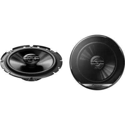 Zwei Autolautsprecher von Pioneer, einer ohne Abdeckung und einer mit Abdeckung. Sie sind schwarz und rund, zeigen modernes Design.