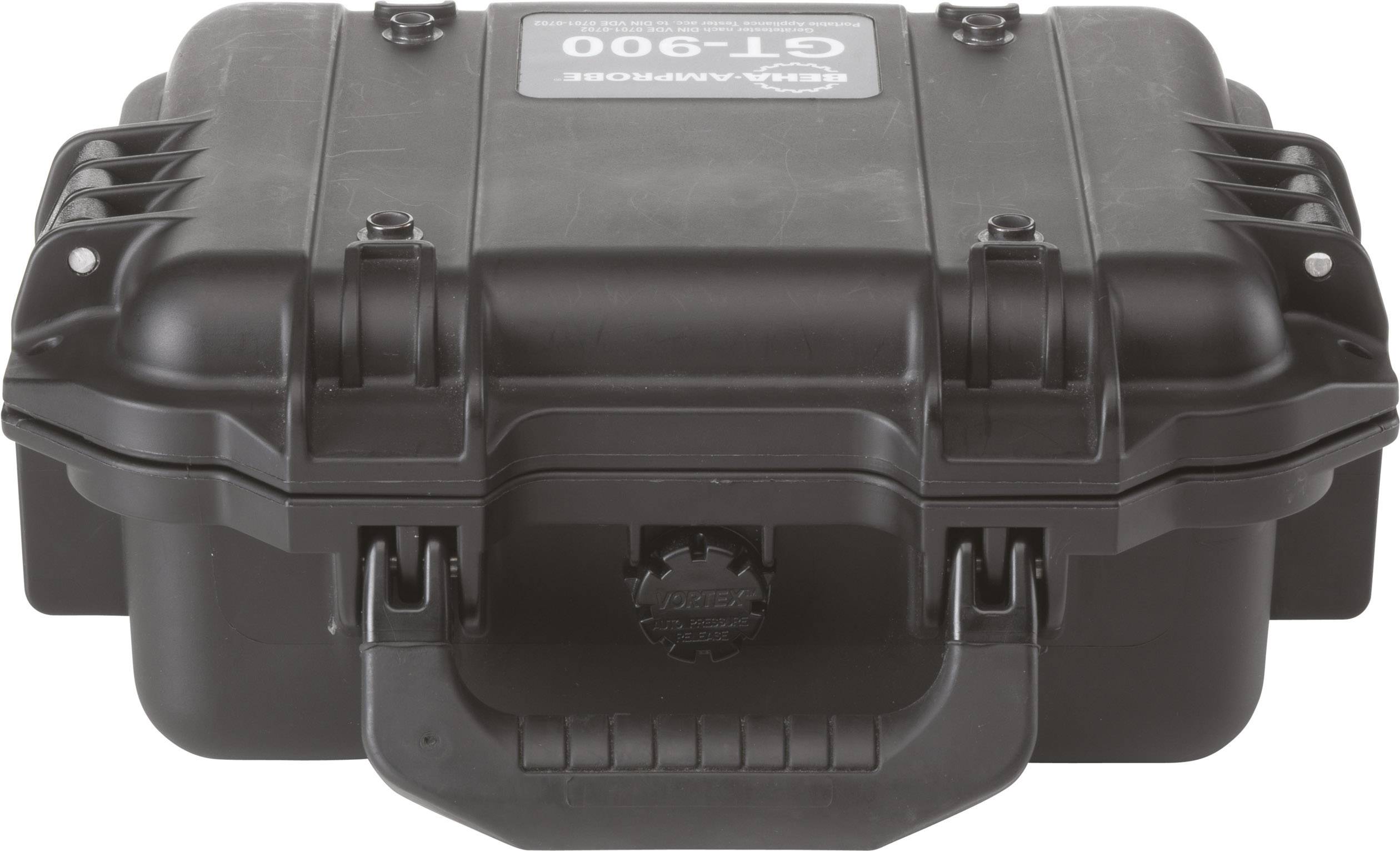 Schwarzer Kunststoffkoffer mit robustem Design und Griff vorne. Auf dem Deckel befindet sich ein Etikett mit der Aufschrift 'GT-900'.