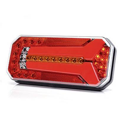 Ein rechteckiges, rotes LED-Rücklicht mit mehreren Leuchtsegmenten, geeignet für Fahrzeuge.